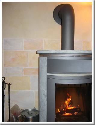 0098_s002  kamin mit steinhintergrund.jpg